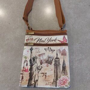 GLAM SO CHIC New York Graphic Print Cross Body Bag w/Zipper Details - Small